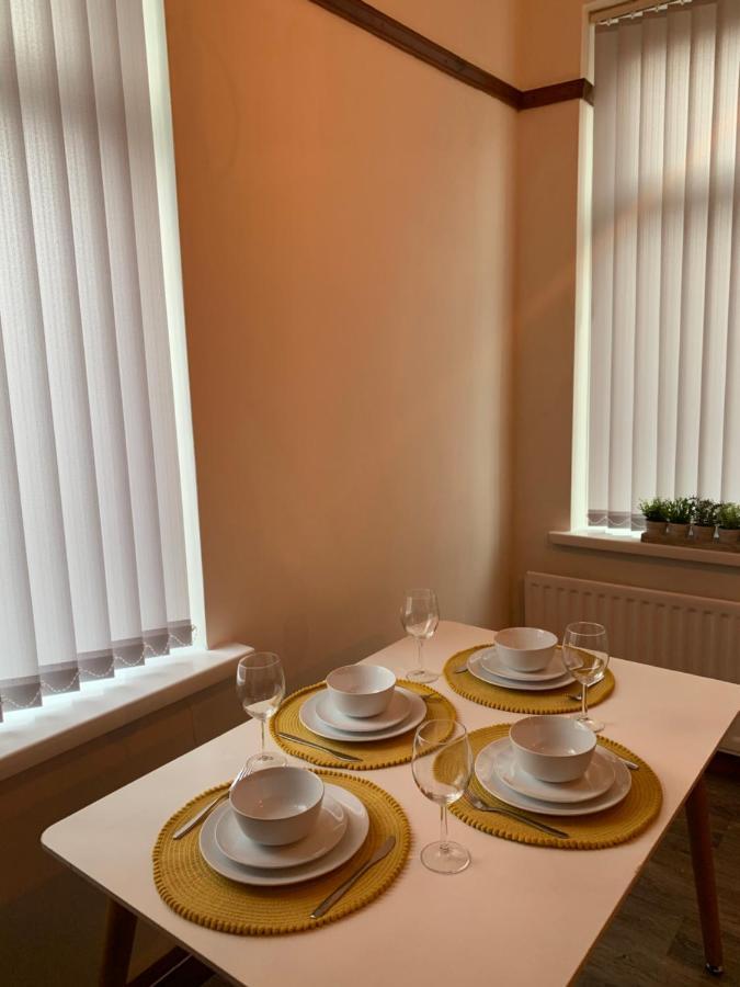 Rodsley - 2 Bedroom 1St Floor Flat Free Parking Wifi And Netflix Gateshead Exterior foto