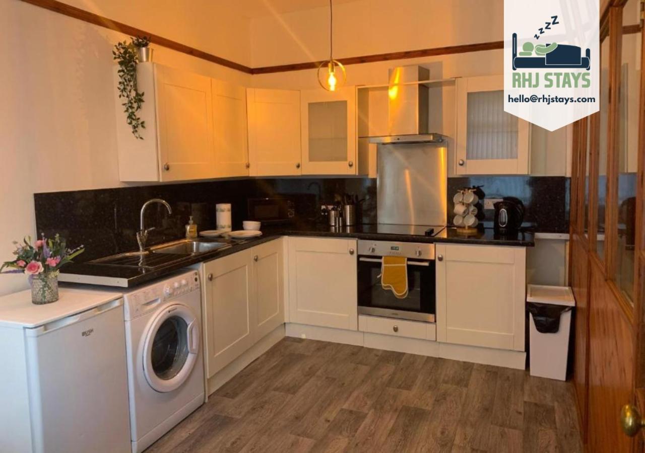 Rodsley - 2 Bedroom 1St Floor Flat Free Parking Wifi And Netflix Gateshead Exterior foto